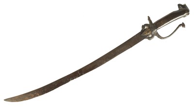 Lot 394 - AN 18TH CENTURY SRI LANKAN RHINOCEROS HORN HANDLED KASTANE SWORD