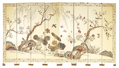Lot 101 - A LARGE EARLY 20TH CENTURY CHINESE LACQUERED SCREEN