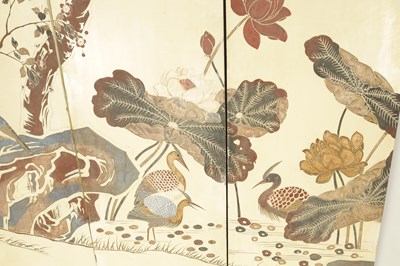 Lot 101 - A LARGE EARLY 20TH CENTURY CHINESE LACQUERED SCREEN