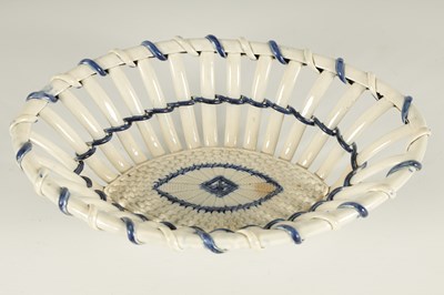Lot 80 - AN 18TH CENTURY PEARLWARE BLUE AND WHITE OVAL LATTICEWORK BASKET