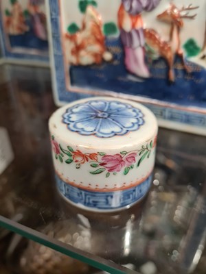 Lot 200 - A SET OF THREE 20TH CENTURY CHINESE FAMILLE ROSE PORCELAIN TEA CADDIES