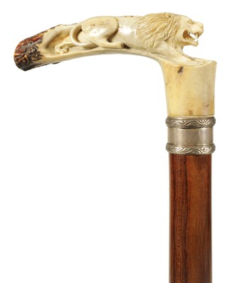 Lot 442 - A FINE LATE 19TH CENTURY CARVED ANTLER HORN WALKING STICK