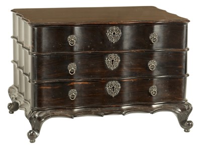 Lot 117 - A GOOD 19TH CENTURY ANGLO INDIAN EBONY MINIATURE COMMODE