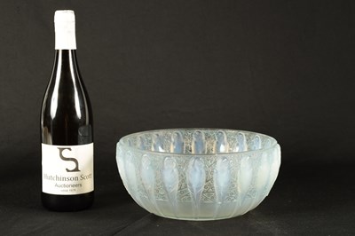 Lot 12 - A RENE LALIQUE OPALESCENT BLUE STAINED 'PERRUCHES' BOWL
