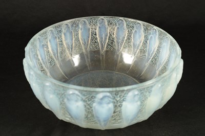 Lot 23 - A RENE LALIQUE OPALESCENT BLUE STAINED 'PERRUCHES' BOWL