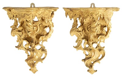 Lot 552 - A PAIR OF EARLY GEORGE III CARVED GILTWOOD WALL BRACKETS