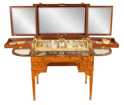 Lot 1167 - MAPLE & CO. A FINE EARLY 20TH CENTURY FIGURED SATINWOOD AND EBONY INLAID FITTED DRESSING TABLE