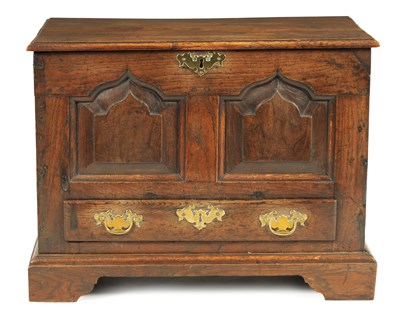 Lot 1176 - A SMALL 18TH CENTURY WELSH OAK COFFER BACH