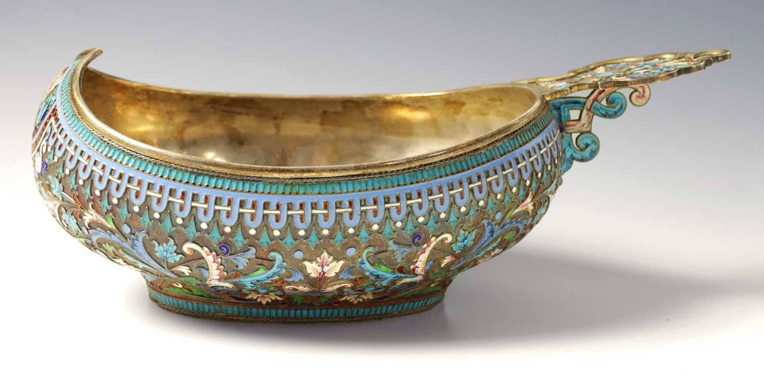 Lot 368 - A LARGE 19TH CENTURY IMPERIAL RUSSIAN SILVER-GILT AND CLOISONNE ENAMEL KOVSH