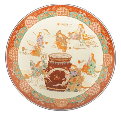 Lot 169 - A LARGE JAPANESE IMARI PORCELAIN CHARGER