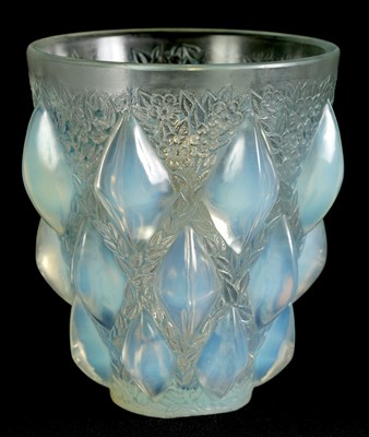 Lot 1 - RENE LALIQUE. ‘RAMPILLON’ OPALESCENT MOULDED GLASS VASE