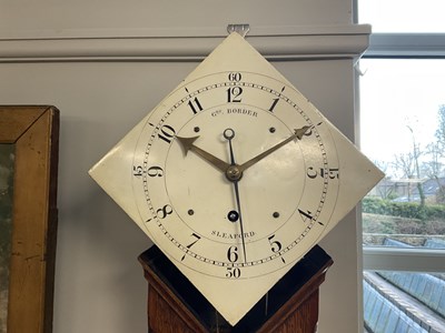 Lot 406 - GEORGE BORDER, SLEAFORD. A SMALL GEORGE III TAVERN STYLE WEIGHT DRIVEN WALL CLOCK