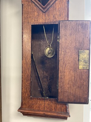 Lot 406 - GEORGE BORDER, SLEAFORD. A SMALL GEORGE III TAVERN STYLE WEIGHT DRIVEN WALL CLOCK