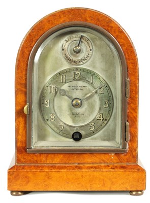 Lot 488 - A SMALL EARLY 20TH CENTURY ENGLISH AMBOYNA MANTEL CLOCK