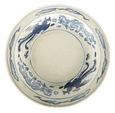 Lot 115 - A LARGE CHINESE BLUE AND WHITE FIVE CLAW DRAGON BOWL