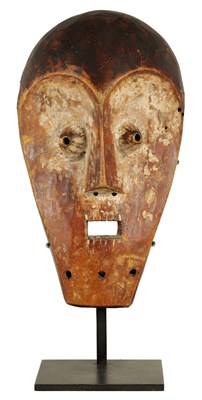 Lot 583 - AN ANTIQUE CARVED AFRICAN MASK