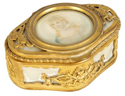 Lot 225 - A LATE 19TH CENTURY FRENCH PALAIS ROYALE ORMOLU MOUNTED MOTHER-OF-PEARL BOX