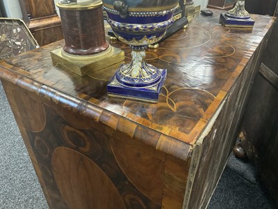 Lot 726 - A FINE WILLIAM AND MARY OYSTERED LABURNUM INLAID CHEST OF DRAWERS