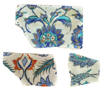 Lot 133 - A COLLECTION OF THREE IZNIK TILE FRAGMENTS POSSIBLY 16TH CENTURY