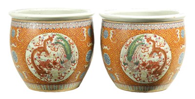 Lot 158 - A GOOD PAIR OF 19TH CENTURY CHINESE FAMILLE ROSE PORCELAIN JARDINIÈRES