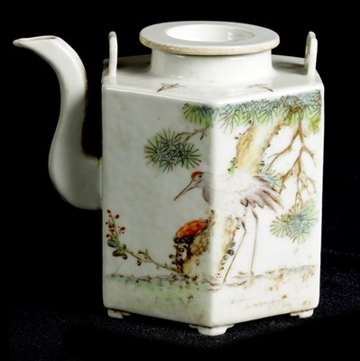 Lot 102 - AN 18TH/19TH CENTURY CHINESE HEXAGONAL TEAPOT WITH SIGNED EIGHT CHARACTER PANEL