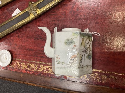 Lot 102 - AN 18TH/19TH CENTURY CHINESE HEXAGONAL TEAPOT WITH SIGNED EIGHT CHARACTER PANEL