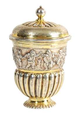 Lot 253 - AN 18TH/19TH CENTURY CONTINENTAL SILVER GILT CUP AND COVER