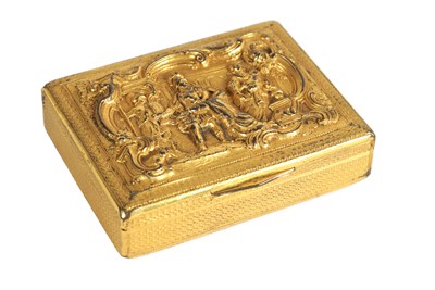 Lot 264 - A 19TH CENTURY CONTINENTAL CAST SILVER GILT SNUFF BOX