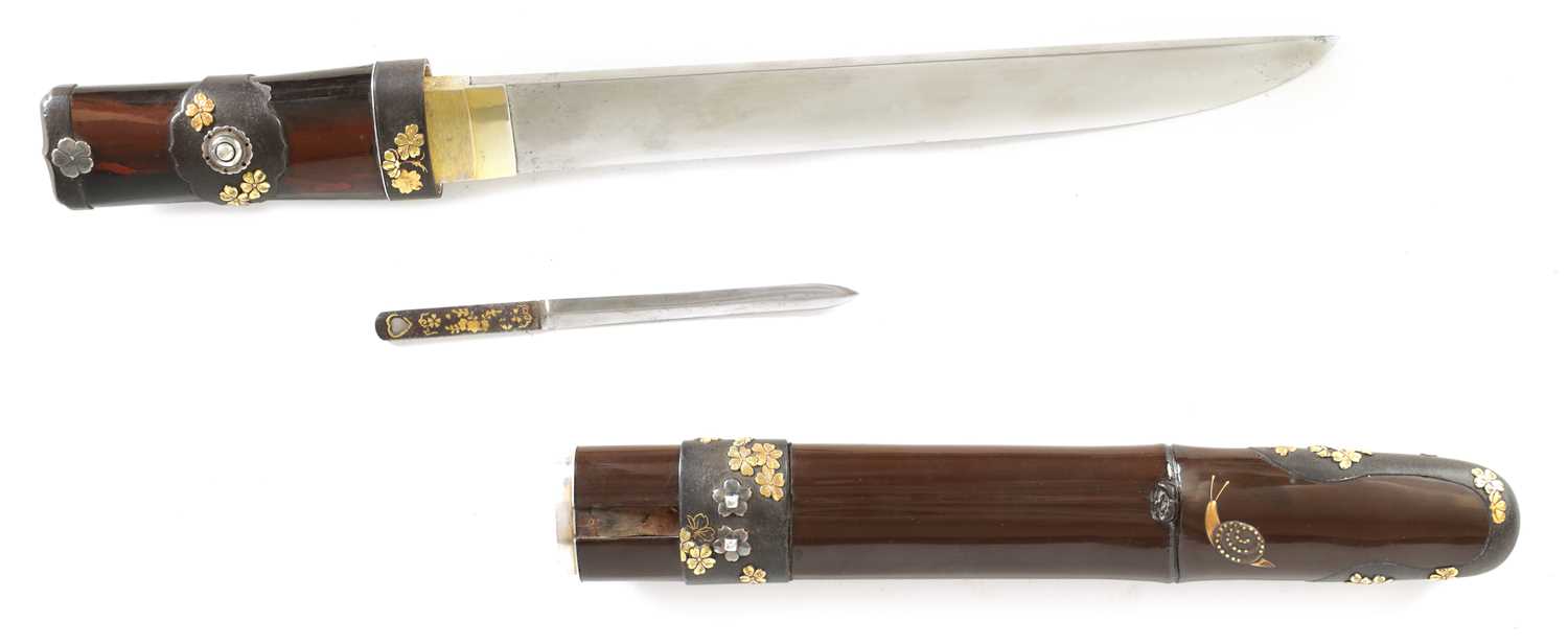 Lot 197 - A JAPANESE MEIJI PERIOD LACQUERWORK AND MIXED METAL TANTO