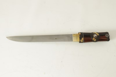 Lot 197 - A JAPANESE MEIJI PERIOD LACQUERWORK AND MIXED METAL TANTO