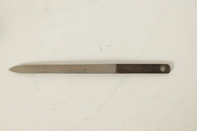 Lot 197 - A JAPANESE MEIJI PERIOD LACQUERWORK AND MIXED METAL TANTO