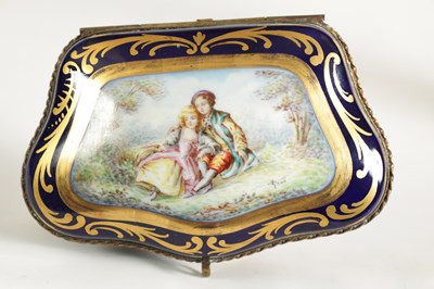 Lot 32 - A LATE 19TH CENTURY SERVES STYLE PORCELAIN HAND-PAINTED LIDDED BOX