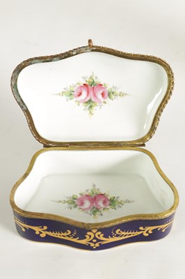 Lot 32 - A LATE 19TH CENTURY SERVES STYLE PORCELAIN HAND-PAINTED LIDDED BOX