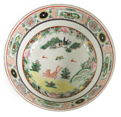 Lot 170 - A 19TH CENTURY CHINESE FAMILLE ROSE PORCELAIN BOWL