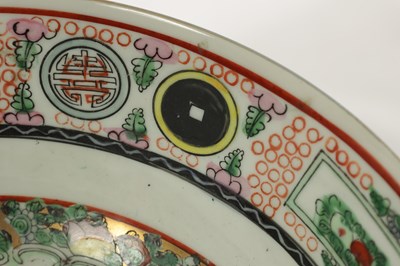 Lot 170 - A 19TH CENTURY CHINESE FAMILLE ROSE PORCELAIN BOWL