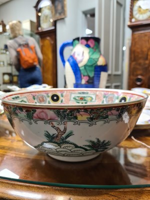 Lot 170 - A 19TH CENTURY CHINESE FAMILLE ROSE PORCELAIN BOWL