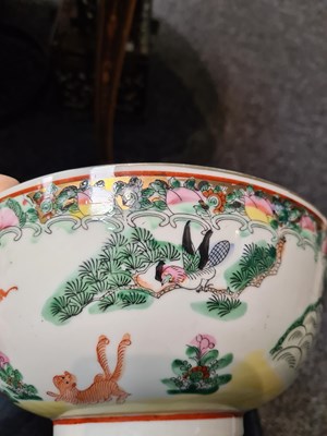 Lot 170 - A 19TH CENTURY CHINESE FAMILLE ROSE PORCELAIN BOWL