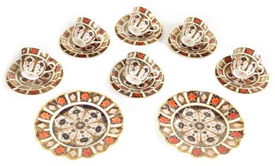 Lot 73 - A ROYAL CROWN DERBY EIGHTEEN PIECE 1128 IMARI PATTERN TEA SERVICE CIRCA 1960's/70's.