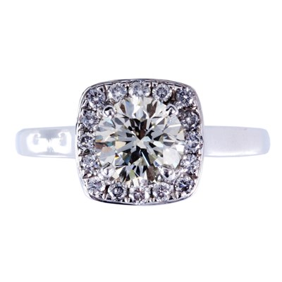 Lot 25 - AN 18ct WHITE GOLD SOLITAIRE DIAMOND RING with...