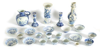 Lot 206 - A SELECTION OF CHINESE BLUE AND WHITE PORCELAIN