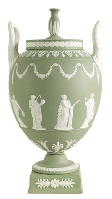 Lot 44 - A LARGE WEDGWOOD SAGE GREEN URN-SHAPED LIDDED VASE