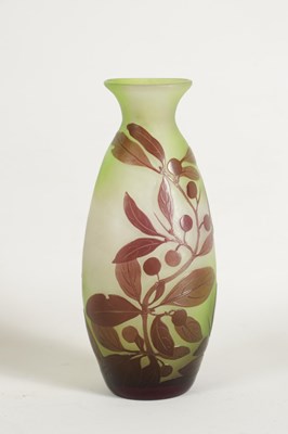 Lot 22 - EMILE GALLE. AN ART NOUVEAU THREE COLOUR OLIVE LEAVES AND BERRIES PATTERN CAMEO GLASS VASE