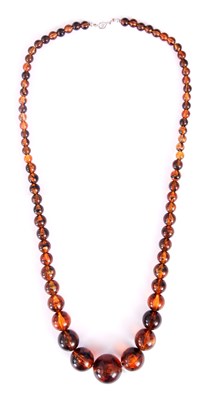 Lot 366 - AN AMBER BEAD NECKLACE on string of graduated...