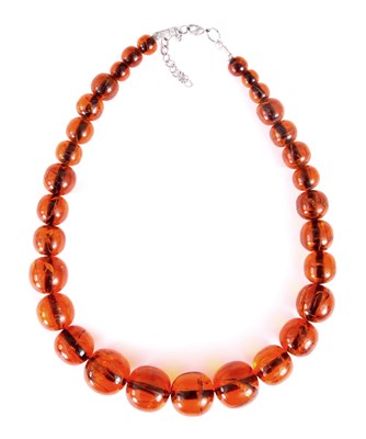 Lot 373 - AN AMBER BEAD NECKLACE on string, of circular...