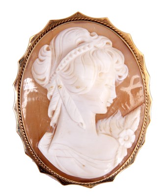 Lot 8 - A 9CT GOLD MOUNTED CAMEO BROOCH portrait of a...