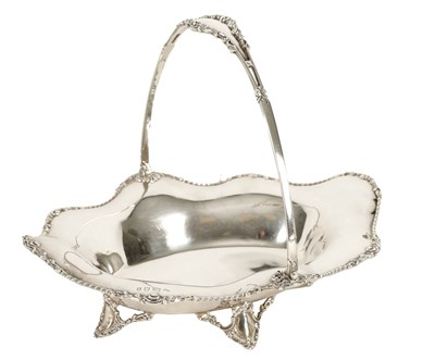 Lot 573 - A GEORGE V SILVER BASKET