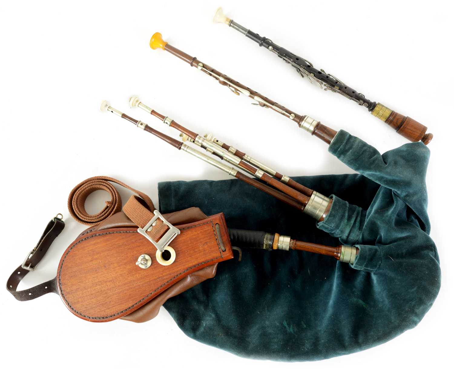 Lot 82 - A SET OF EARLY 20TH CENTURY NORTHUMBRIAN PIPES (BAGPIPES)