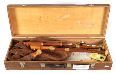 Lot 11 - A SET OF FLEMISH PIPES (BAGPIPES)