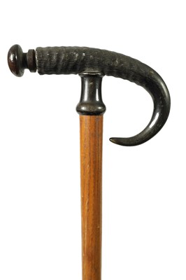 Lot 693 - AN EARLY 20TH CENTURY GOAT HORN HANDLED WALKING CANE