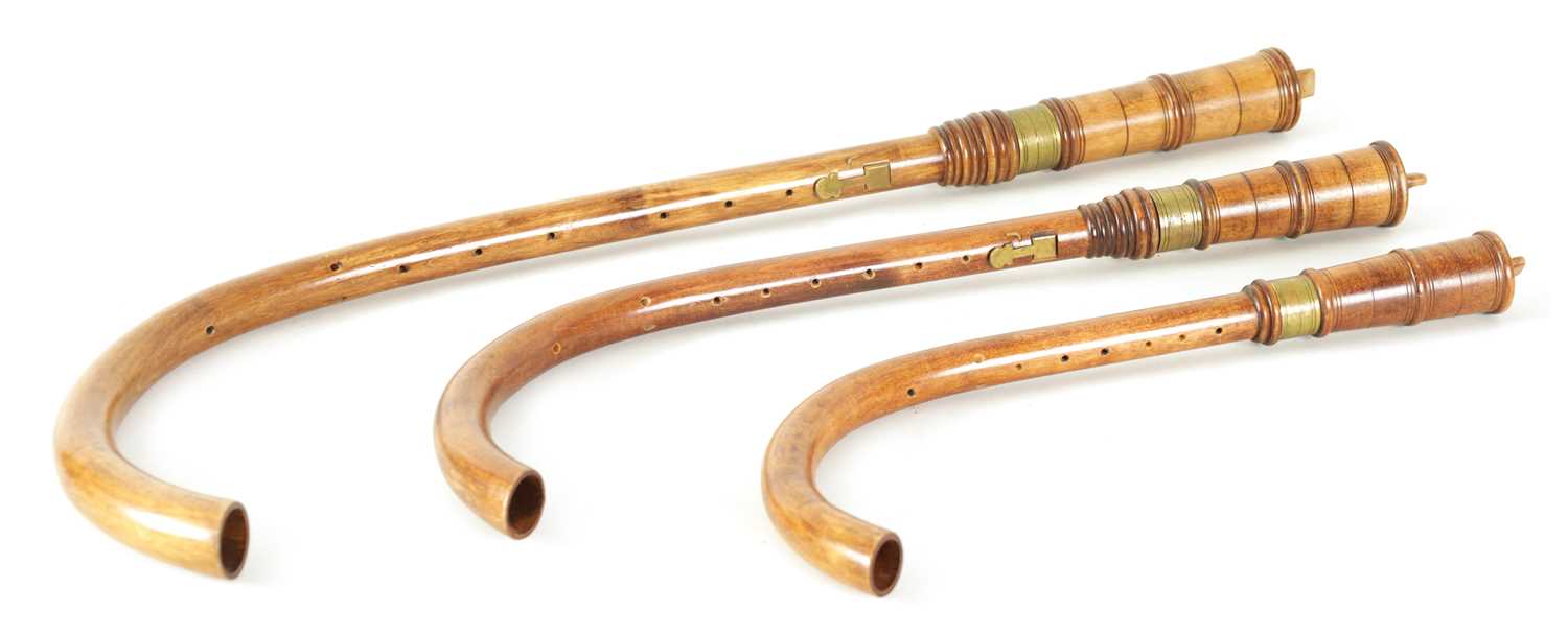 Lot 84 - A GRADUATED SET OF THREE CRUMHORNS BY ERIC MOULDER